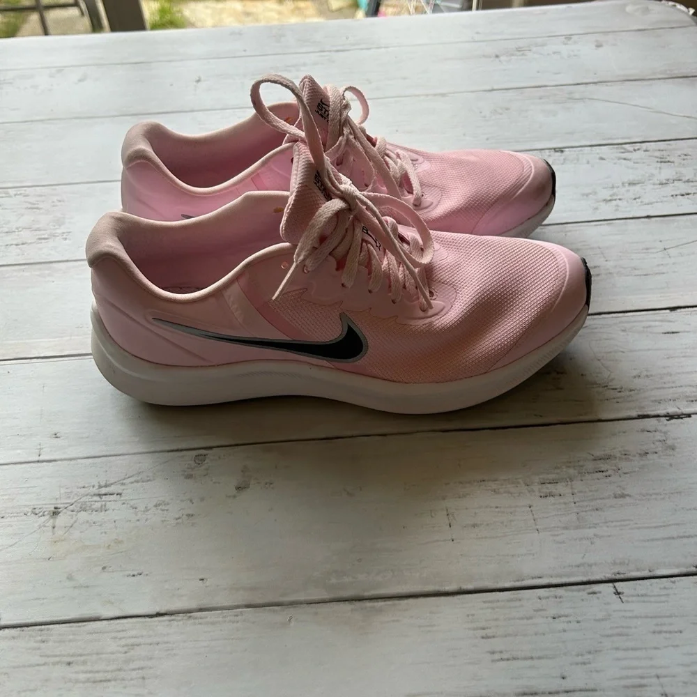 Nike Star Runne pink and black athletic shoes size 7Y